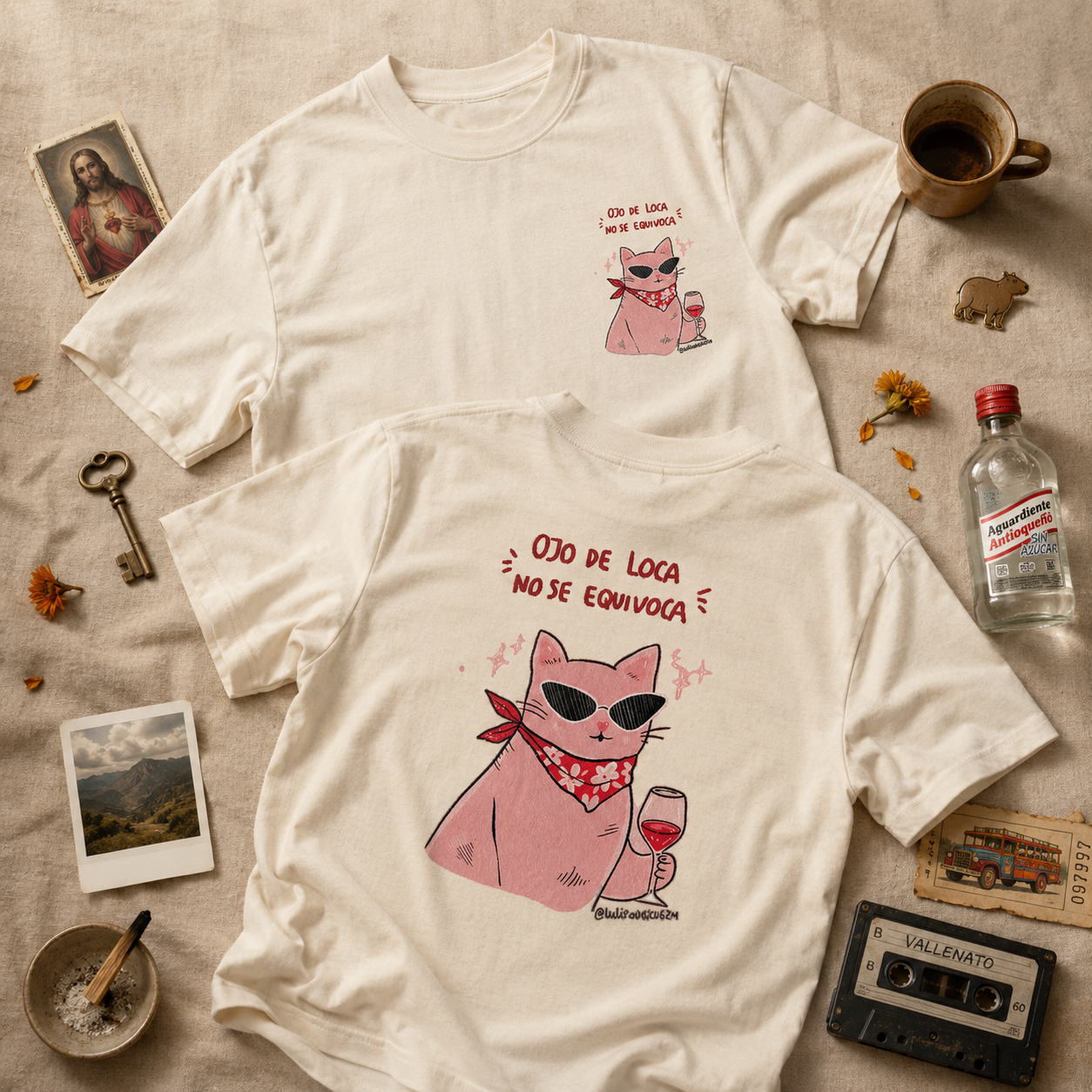 Camiseta MALA MAÑA Ojo de Loca — gata rosa con copa de vino
