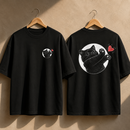 Camiseta MALA MAÑA Paw Heart — gata negra saludando con corazón